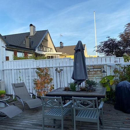 B&B Bland Ormbunkar Och Rosor 法尔肯贝里 外观 照片