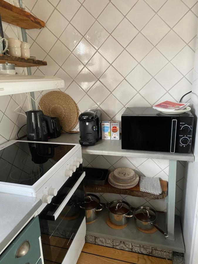 B&B Bland Ormbunkar Och Rosor 法尔肯贝里 外观 照片