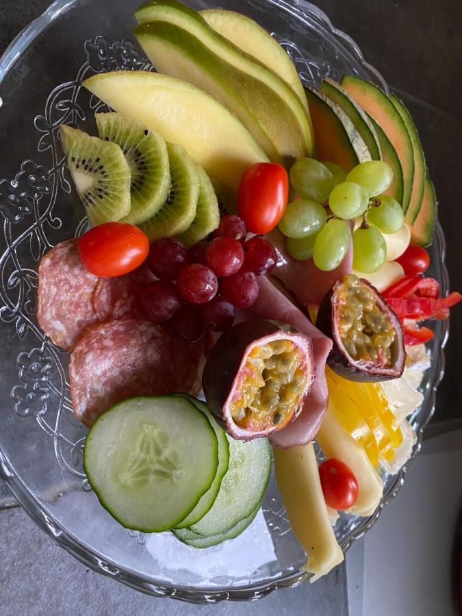 B&B Bland Ormbunkar Och Rosor 法尔肯贝里 外观 照片