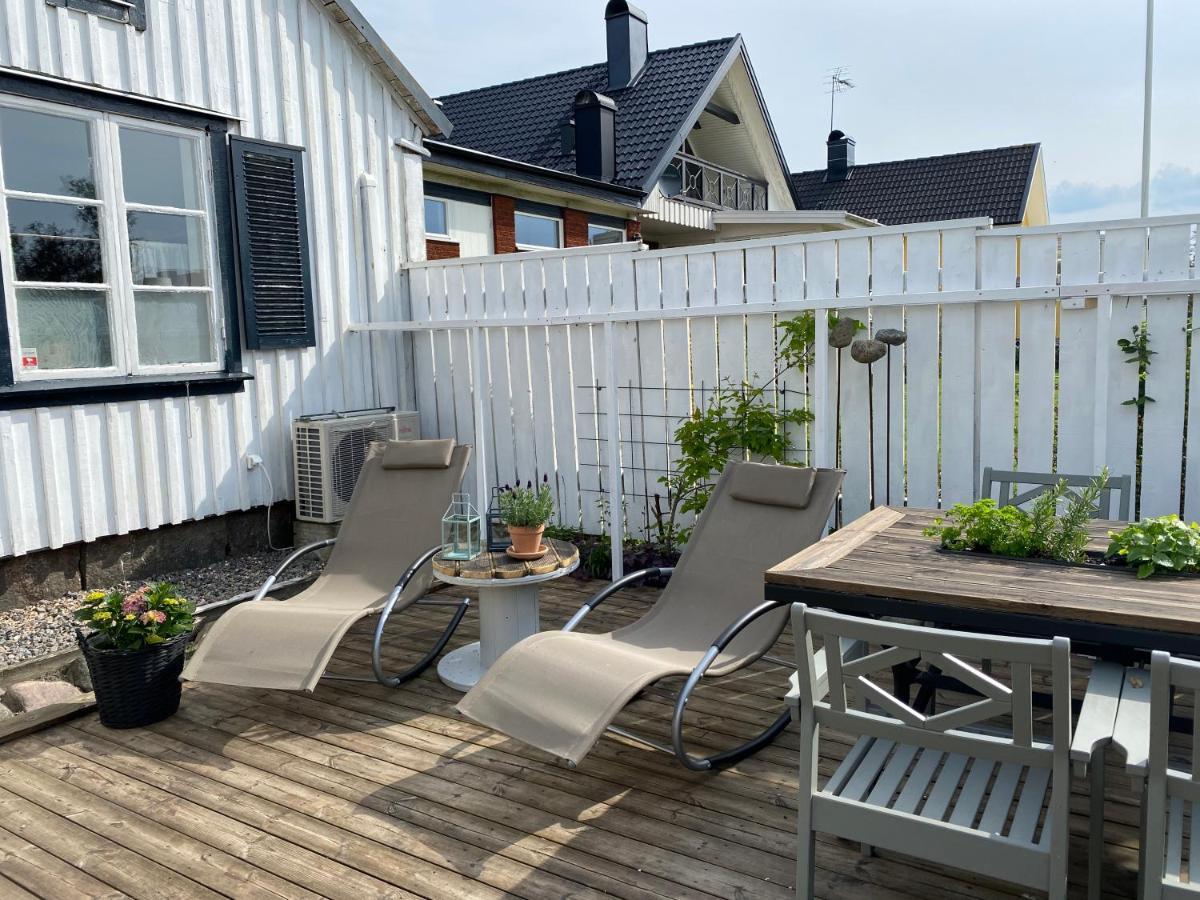 B&B Bland Ormbunkar Och Rosor 法尔肯贝里 外观 照片